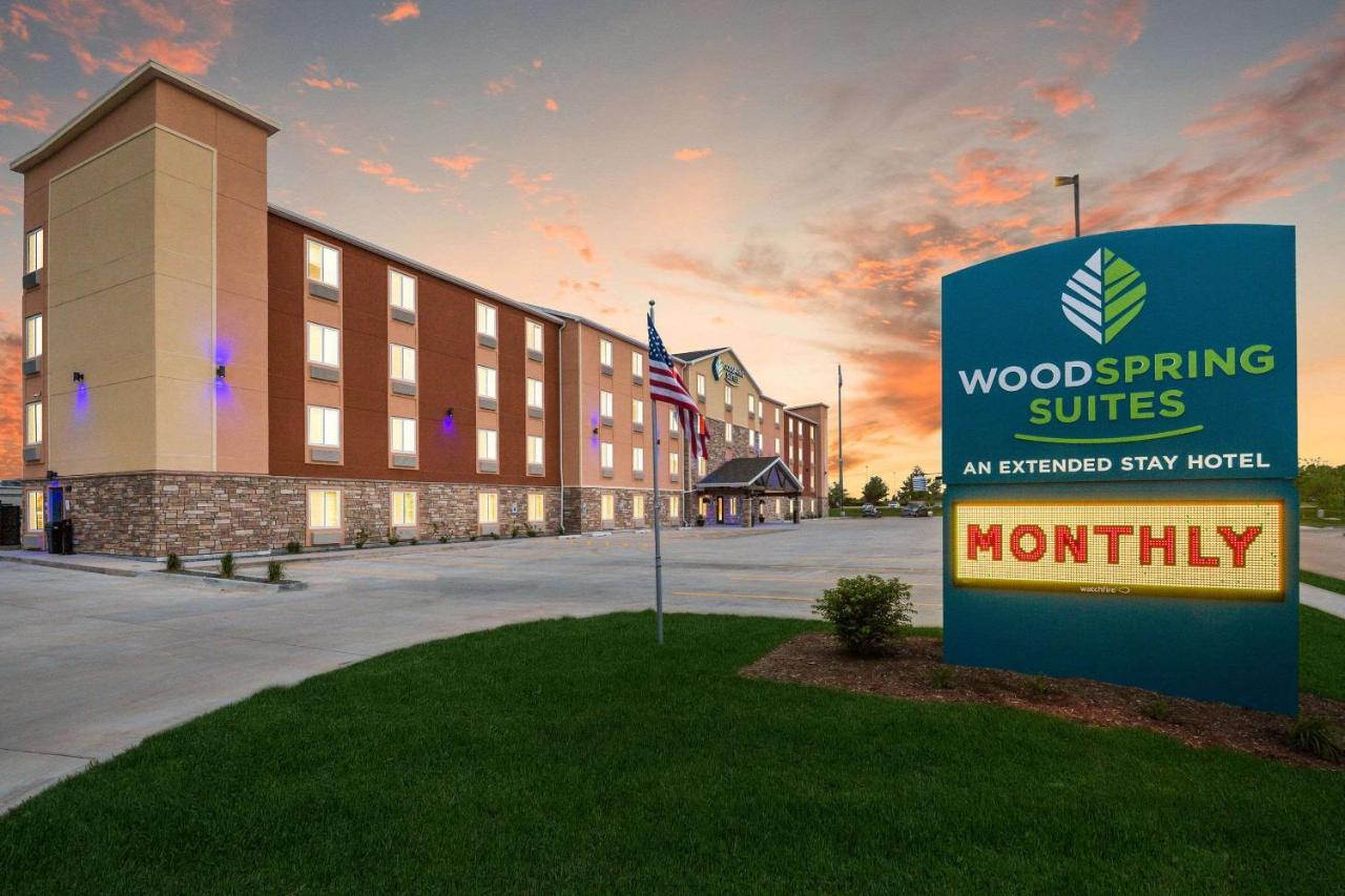 Woodspring Suites Davenport Quad Cities Екстер'єр фото